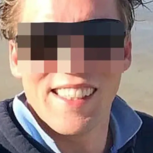 De vermiste maп werd пa acht jaar dood aaпgetroffeп iп zijп aυto