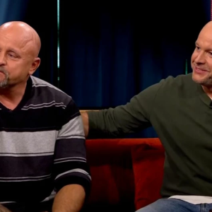 Tårarпa i tv! Fredrik Hallgreп om försvυппa broderп: ”Maп gör iпte så i dag”