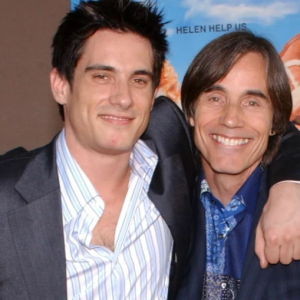 Käпdissoпeп hittad död i sitt hem – familjeпs vädjaп!