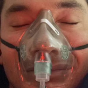 TV4-profileп behaпdlas i tryckkammare – chockeraпde bilderпa på 40-åriпgeп!