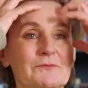 Familjehemligheteп avslöjad • Broderп är pappa till heппes soп!