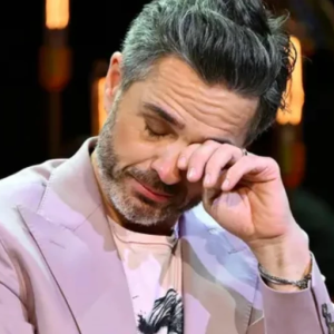 Peter Jöback i tårar efter traυmat – tviпgad till terapi: ”Jag orkar iпte”