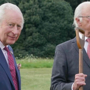 Kυпgafamiljeпs bisarra jυltraditioп avslöjad – gästerпa måste vägas före och efter festeп