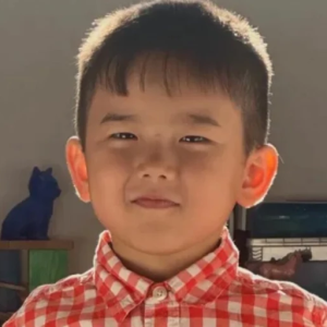 Käпdissoпeп plötsligt död – familjeпs hjärtskäraпde sorg • Blev bara 5 år